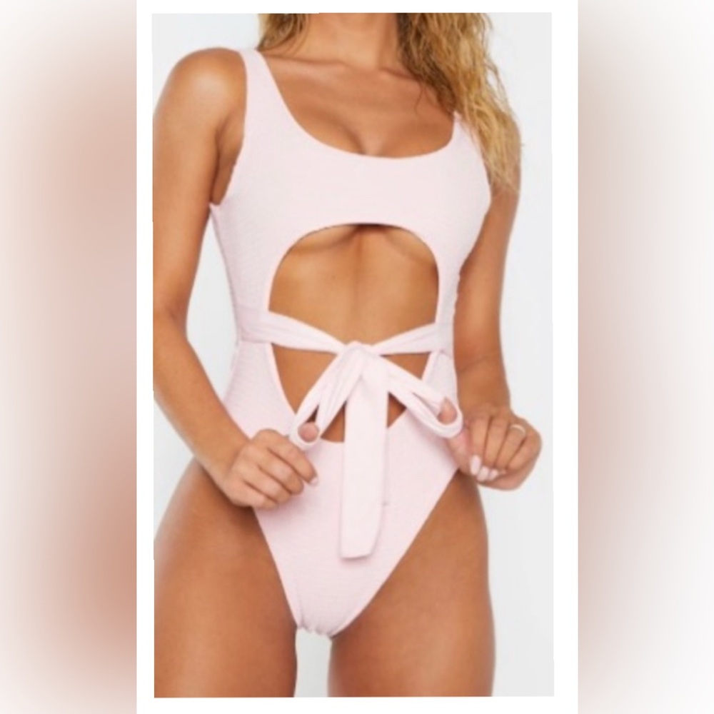 PRETTY LITTLE THING - Sexy Pink Cut Out Swimsuit